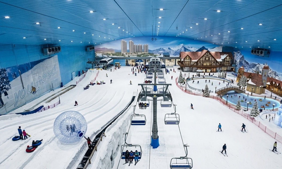 Indoor snow park in Asia with chairlifts and multiple training lanes